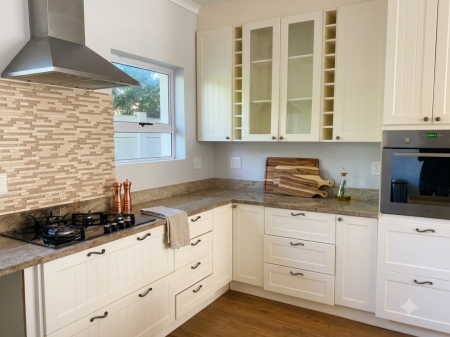 To Let 4 Bedroom Property for Rent in Leisure Isle Western Cape